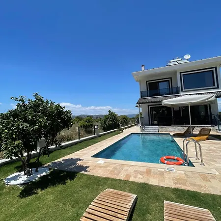 Villalakehouse *