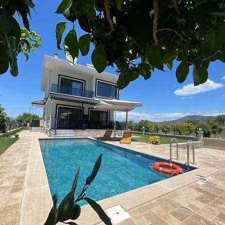 Villa Villalakehouse